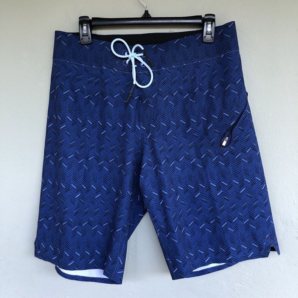 LULULEMON Board Shorts 34 Blue Chevron Print El Current Hybrid Trunk  Swim Beach